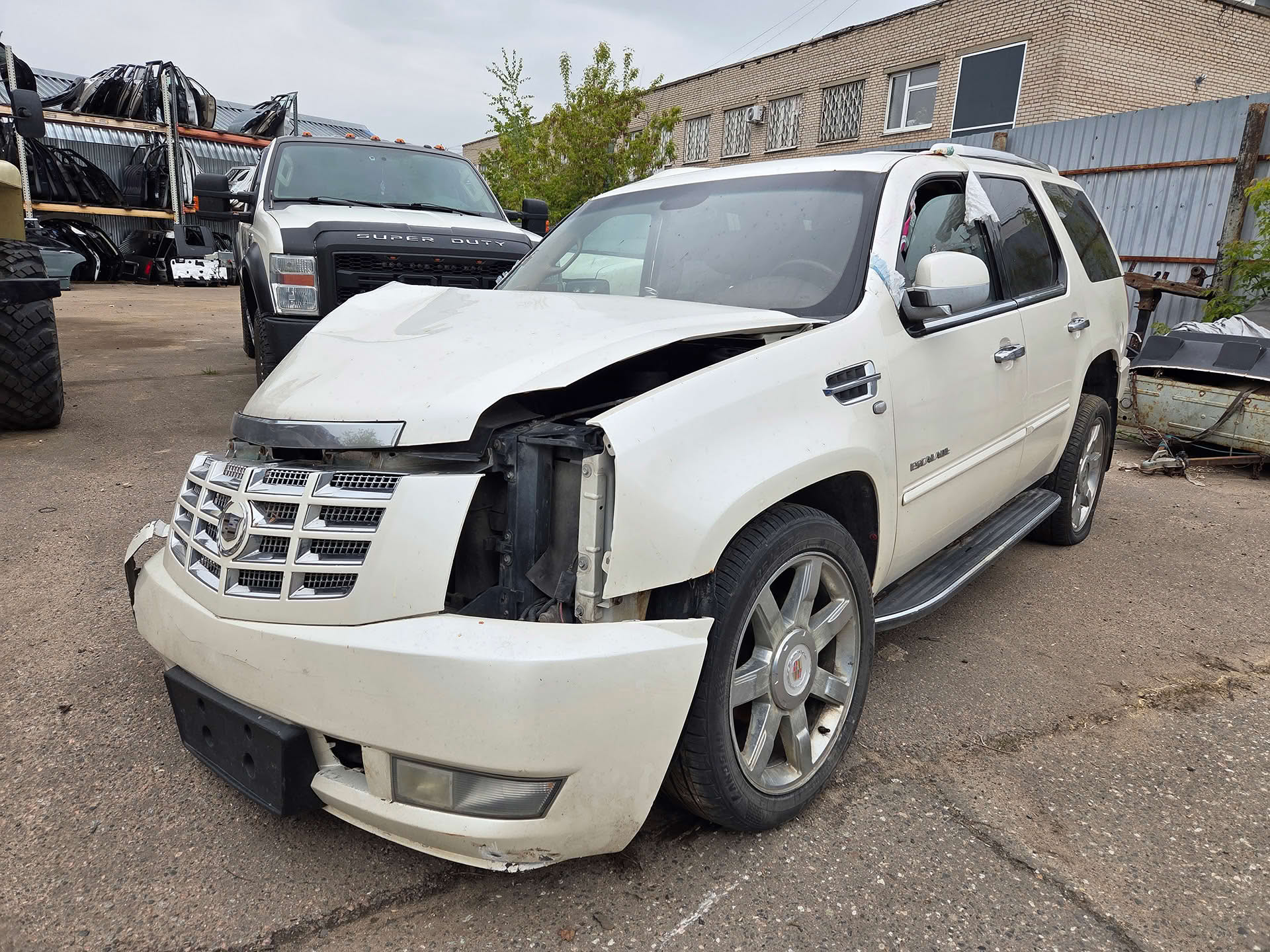 В разборе Cadillac Escalade 2010г 6.2L