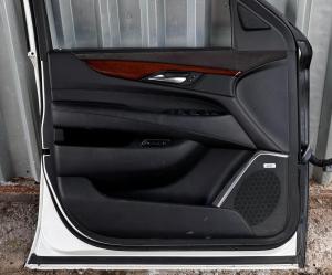 Обшивка водительской двери Cadillac Escalade 2015-2016  84031320 ; 23493541 ; 23393060 ; 22928443 ; 23257765