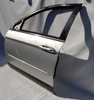 Дверь передняя левая Chrysler Pacifica 4894183AE
